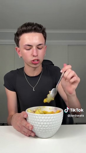 Quick and Easy Mango Smoothie Bowl Recipe