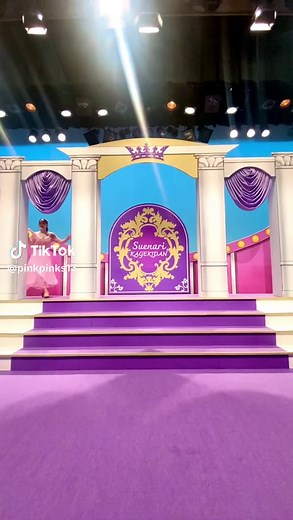 今週土曜お昼の吉本新喜劇テレビ放送みてねー！ ついに登場！末成歌劇団♫ 新喜劇史上ダントツの豪華絢爛回です！ 関西以外の皆さんは遅れて各放送局にてオンエア またはTVerでの配信をお待ちください #吉本新喜劇 #新喜劇 #バレエ大好き #mbs #毎日放送 #松浦景子 #バレエ大好き #バレエ #バレリーナ #バレエダンサー #末成歌劇団 #歌劇団 #なんばグランド花月 #ngk #眠れる森の美女 #オーロラ姫 #ローズアダージョ #ローズアダージオ #ballet #balletlife #balletlovers #balletlove #balletdancer #ballerina #sleepingbeauty #sleepingbeautyballet