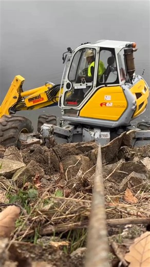 Menzi Muck A61 4x4 v akci! Na svahu u Orlické přehrady pracujeme na přípravě patek pro budoucí základy – s Menzi Muckem se dostaneme opravdu všude 💪 💡 Tyhle stroje nejen prodáváme, ale i sami používáme v naší stavební divizi – takže přesně víme, co dokážou! #MenziMuck #STAVOPLASTKL #SwissPower #MenziTeam Stavoplast KL spol s ro Menzi Muck Vláďa Kvalťas | Menzi Muck eu Česká republika