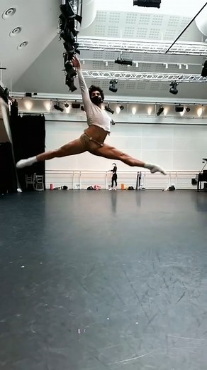 🛸 Defying gravity with First Soloist of The Royal Ballet Cesar Corrales | Royal Ballet And Opera