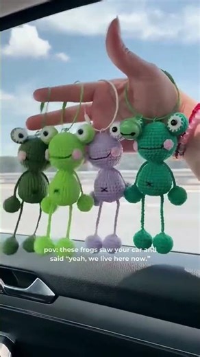 This crochet frog is the cutest thing on my desk 🐸🧶