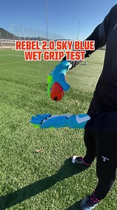 4K views · 44 reactions | Mit dem REBEL 2.0 Sky Blue hast du egal ob nass oder trocken, immer den perfekten Grip!  Konntest du diesen Handschuh schon testen?  | T1TAN | Facebook