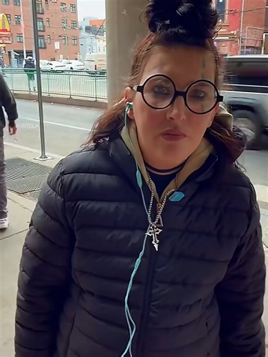 Inspire today's youth and share what she has experienced.part2 #girl #homeless #homelesspeople #help #interview