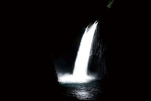 Waterfall of Light Particles - Deep in the Mountains of Shikoku | teamLab