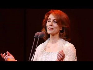 فيروز: قصة حياة ومسيرة صوتٍ صار وطنًا