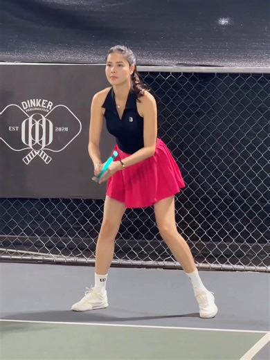 PHÁ CÁCH CÙNG PICKLEBALL – KHI THỂ THAO GẶP GỠ THỜI TRANG! 🎾✨ Đừng chỉ chơi hết mình, hãy chơi thật phong cách! Nếu bạn đang tìm kiếm một bộ môn vừa giúp giữ dáng, vừa giải tỏa căng thẳng lại cực kỳ “trendy” thì Pickleball chính là câu trả lời hoàn hảo. Không gì tuyệt vời hơn khi bước ra sân với một bộ đồ tập thoải mái, tôn dáng và đầy tự tin từ Icon Basic Sportwear. Chất vải co giãn, thấm hút mồ hôi cực tốt giúp mỗi cú giao bóng hay những pha “dink” đều trở nên linh hoạt và chuẩn xác hơn bao g