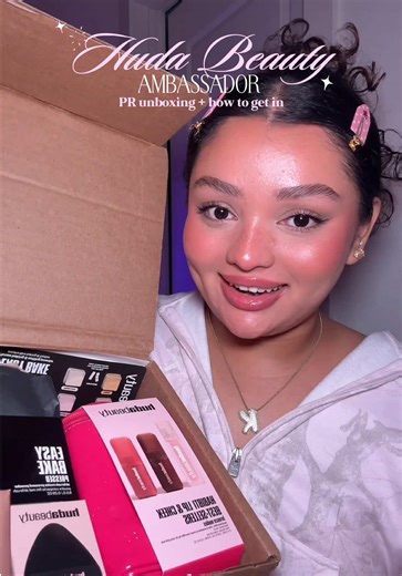 soooo honored to announce that i am now officially a huda beauty ambassador 🩷 leave a comment if you’d also like to be part of the “huda beauties” ambassador program or if you have any questions at all 💗💗 products received: ✨ easy bake pressed powder - peach cupcake ✨ marshmallow puff & sponge ✨ lip & cheek set with 2 full size blushes & 1 full size lip gloss ✨ mini easy blur foundation - 320G tres leches ✨ mini color corrector - pink pomelo ✨ mini easy blur primer - bronze fudge #hudabeauty 