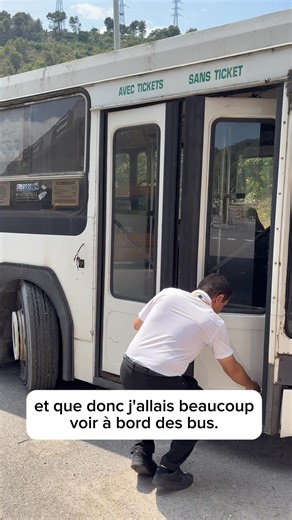 Plongée dans le patrimoine du transport niçois ! 🚌 Les anciens bus niçois retrouvent une seconde vie grâce à l’association Tram&bus de la Côte d'Azur qui œuvre pour les préserver. 👉 Pour en savoir plus : http://www.trambus.fr/ À l’occasion des Journées Européennes du Patrimoine les 20 et 21 septembre 2025, découvrez ces bus historiques en circulation sur la ligne 24. | Lignes d'Azur - Métropole Nice Côte d'Azur