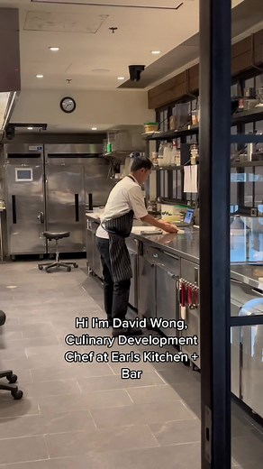 Ever wonder how some of your favourite dishes are created 🤔 Come along as David Wong, Earls Culinary Development Chef, takes us through the testing process for a new dish! #earlsrestaurants #vancouverfoodie #vancouverresturaunt #testkitchen #yvreats #earls #kitchen #cookwithme