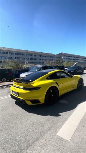 Very loud Porsche 911 turbo launch control