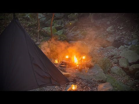 独身男子、焚き火を囲んでひとり忘年会。静かな年末のひととき。