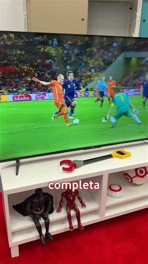 This TCL Smart TV will be your hat trick for the World Cup! ⚽