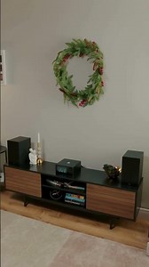 在冬天提升你的音樂體驗! 把 C700V2 帶回家,享受晶瑩剔透的聲音、透過BluOS串流與黑膠，讓每個假日時刻都充滿魔力 ✨