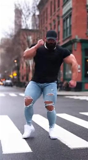Huge bodybuilder street dancing 🕺💥 #fyp #ai #bodybuilding #viral #dance