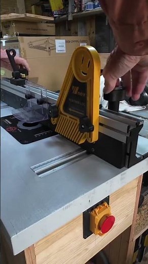 Installing Banggood’s New Router Table Fence in the Table Saw Workstation