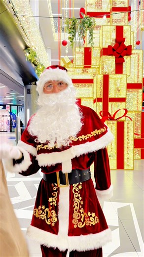 [It's that time of the year] Pssst…Père Noël a un message pour vous : il est temps de faire vos achats de Noël. Un peu à la bourre ? ça tombe bien, City2 vous accueille ce dimanche 21 de 11 à 18H. On vous attend ! ____ Pssst… Santa has a little message for you 🤫🎅 It’s officially time to start your Christmas shopping. Running a bit late? Perfect timing then 😉 City2 is open on Sunday December 21, from 11 AM to 6 PM. We’ll be waiting for you ✨ | City2 Shopping Brussels