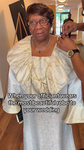 An officiant’s stunning robe can transform a moment into a memory. Isn’t it stunning!🎉 ⠀ ⠀ Wedding Planner: @memories_made_with_blashea Venue: @glenallenevents Bride: @iamlo.v Groom: @c.tins ⠀ ⠀ #weddingplanner #weddingplanning #officiant #NCWeddingPlanner #CharlotteWeddingPlanner #NCWeddingCoordinator #CharlotteWeddingCoordinator #WeddingCoodrinator #WeddingDay #Inspiration #Relationship #love⠀#facebookreels #facebookreelsviral #facebookviral #facebookpost #FacebookPage | Memories Made With Br