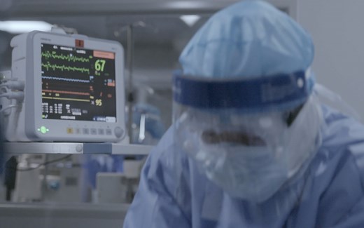 按压，按压！新冠ICU病房里的生死时速