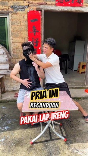 “Lagi Jalan Santai, Endingnya Malah Ketagihan Lap Ireng?! 🤣”