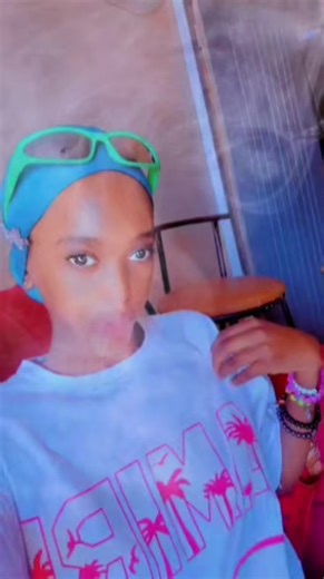 Pretty gal #creatorsearchinsights