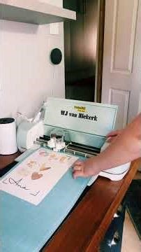 Making stickers with cricut #cricut #stickers #sticker #creative