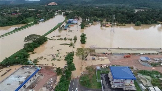 3 dead, over 80,000 displaced in Malaysia's worst floods in decade