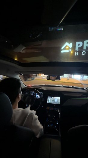 Manejando un Ford Raptor de Noche con Musica