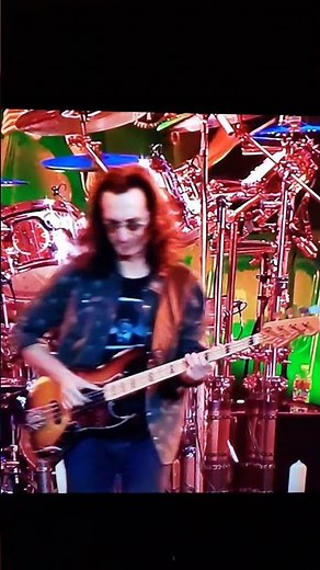 RUSH "Geddy Lee Bass Riff " LIVE!! CLOCKWORK ANGELS TOUR