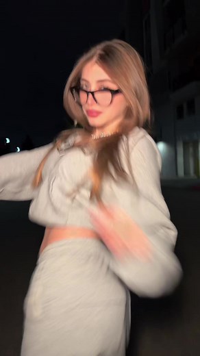 Ella Jura: La Coreografía de Medina en TikTok