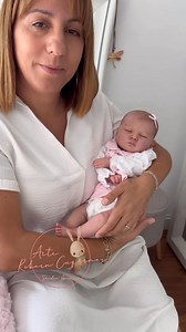 393K views · 4.6K reactions | Flora 勺 (Bebé de vinilo). Ya está lista para ir a casa. Un bebé Reborn dormido, pintado a mano con el máximo detalle y listo para enamorar a quien la sostenga. #artereborncuqinos #BebéReborn #ArteReborn #MuñecaRealista #Reborning #RebornEspaña #RebornSpain #RebornArt #RebornArtist #RebornDoll #MuñecaHechaAMano #RebornVinilo #MuñecaReborn #RebornCollector #MuñecaDeColección #RebornForSale | Arte Reborn Cuquinos | Facebook