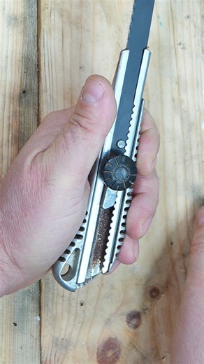 Life Hack Shack on Instagram: "The Ultimate Hacksaw Blade Workshop Trick #diy #tips #tricks #lifehack #skills #workshop #constraction #toolhack"