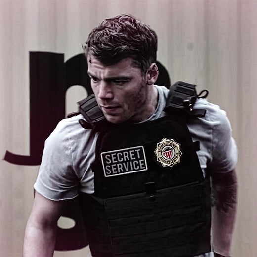 Peter Sutherland's Intense Moments in The Night Agent S1