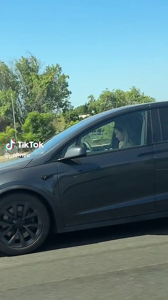 We were all amazed! Listed to the background 😂😂😂 #selfdriving #tesla #lmao #foryoupage #fyp