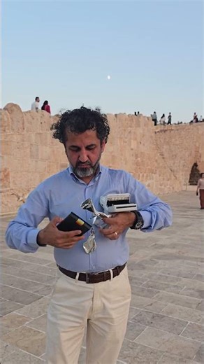 How to load the Polaroid camera i-Type review and testing it.