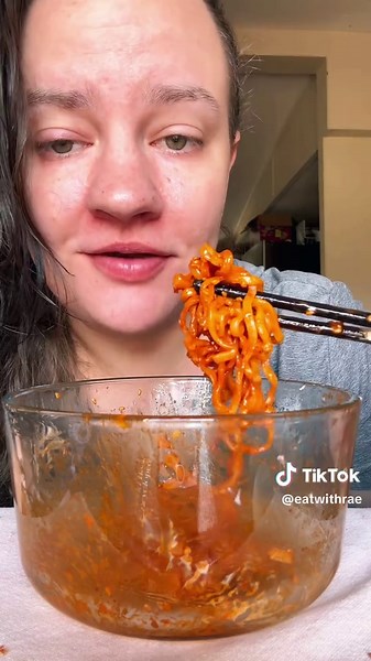 Reacting to Hate Comments with Kewpie Mayo | Spicy Ramen Mukbang