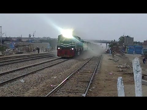 TRAIN SOUND EFFECT Honking Green Line Making Clear Rail Track Sound