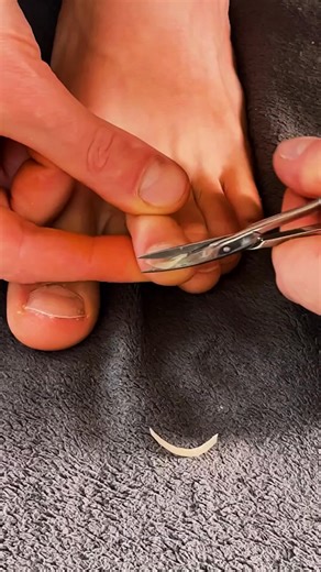 Making the World’s Weirdest Back Scratcher | 5-Minute Crafts