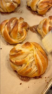 Fresh cardamom buns! #cozybaking #baking #cardamom #cinnamonrolls #aestheticbaking #warmandcozy
