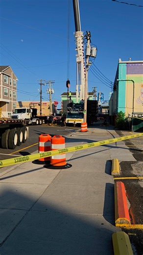 86K views · 423 reactions | Counterweights weighting 10 tons each will be loaded on the both sides of the Crane before the remove the truck. Approx 150 tons total. | Watch The Tramcar Please | Facebook