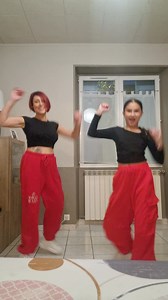 1.3M views · 17K reactions | Petite choré mère et fille殺 #dance #challenge #viralreelschallenge #brunomars | Alexandra L5 off | Facebook