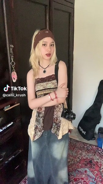 Okei aun estoy intentando mejorar en esto HAKSJ ignoren el hecho de que me veo enana por el ángulo #fypシ #viral #outfit #ottd #outfitideas