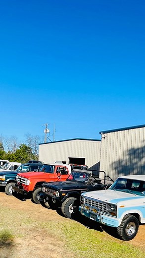 Just farm-truck scootin’ #farmtruck #ranchtruck #fordtrucks #dodgetrucks #vintagebronco #carryall #b150 #powerwagon #mopar #w200 #w300 #brushtruck #dentside #fordhighboy #59cummins #2ndgen #2ndgencummins #powerstroke #73powerstroke #obs #obsford #obsdiesel #dieseltruck #vintage #vintagetruck #vintage4x4 #classic #classictruck #classiccar #roadrunnerclassics | Roadrunner Classics