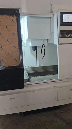 CNC Vertical Milling Machine Retrofitting with LNC Controller
