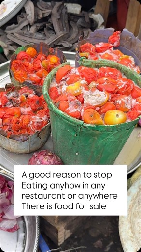 Gaz loves cooking on Instagram: "So local restaurants people actually cook with this type of tomatoes? Please comment below if you’ve ever seen someone buying this at the market 😩 . . A more cogent reason not eat anyhow or anywhere that is called restaurant. . . Now I see why people contact food poisoning after eating out sometimes. . . #gazkitchen#foodblog#tomatoes#godabeg#nigeria"