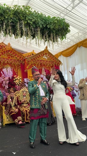 Resepsi Pesta Rakyat Yusuf dan Desya guest star Rita Sugiarto di Tapus Amuntai 😍😍😍 #ritasugiarto #fyp #amuntai #weddingorganizer #weddingorganizeramuntai
