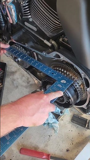 Checking alignment of clutch and compensator sprocket 17 Road Glide Ultra.