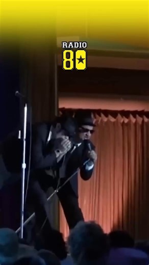 605K views · 20K reactions | The Blues Brothers (1980): giacche nere, Ray-Ban Wayfarer e una delle colonne sonore più leggendarie di sempre. Un cult assoluto che ha fatto ballare, ridere e sognare un’intera generazione.  | Radio 80 | Facebook