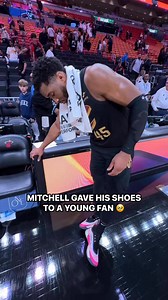 498K views · 5.5K reactions | Donovan Mitchell gifted his shoes to a young fan in Miami after his 34 PTS led the Cavs to a road-win! 﫶 | NBA | Facebook