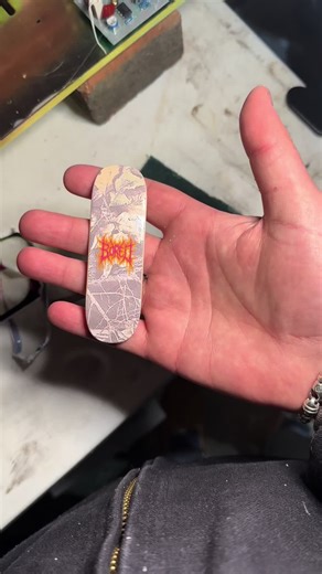 what’s your go to width? 34,32,29, or 26?! I have been rocking with 26 lately #bored #fingerboard #techdeck #fingerboarder #punkrock