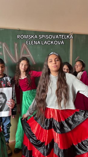 Toto video vytvorili žiaci základnej školy, aby priblížili život a dielo rómskej spisovateľky Eleny Lackovej – výnimočnej ženy, ktorá svojím talentom, vzdelaním a odvahou zanechala významnú stopu v dejinách rómskej kultúry. #fyp #gipsy #romania #foryoupage❤️❤️ #elenalackova #skola #umenie